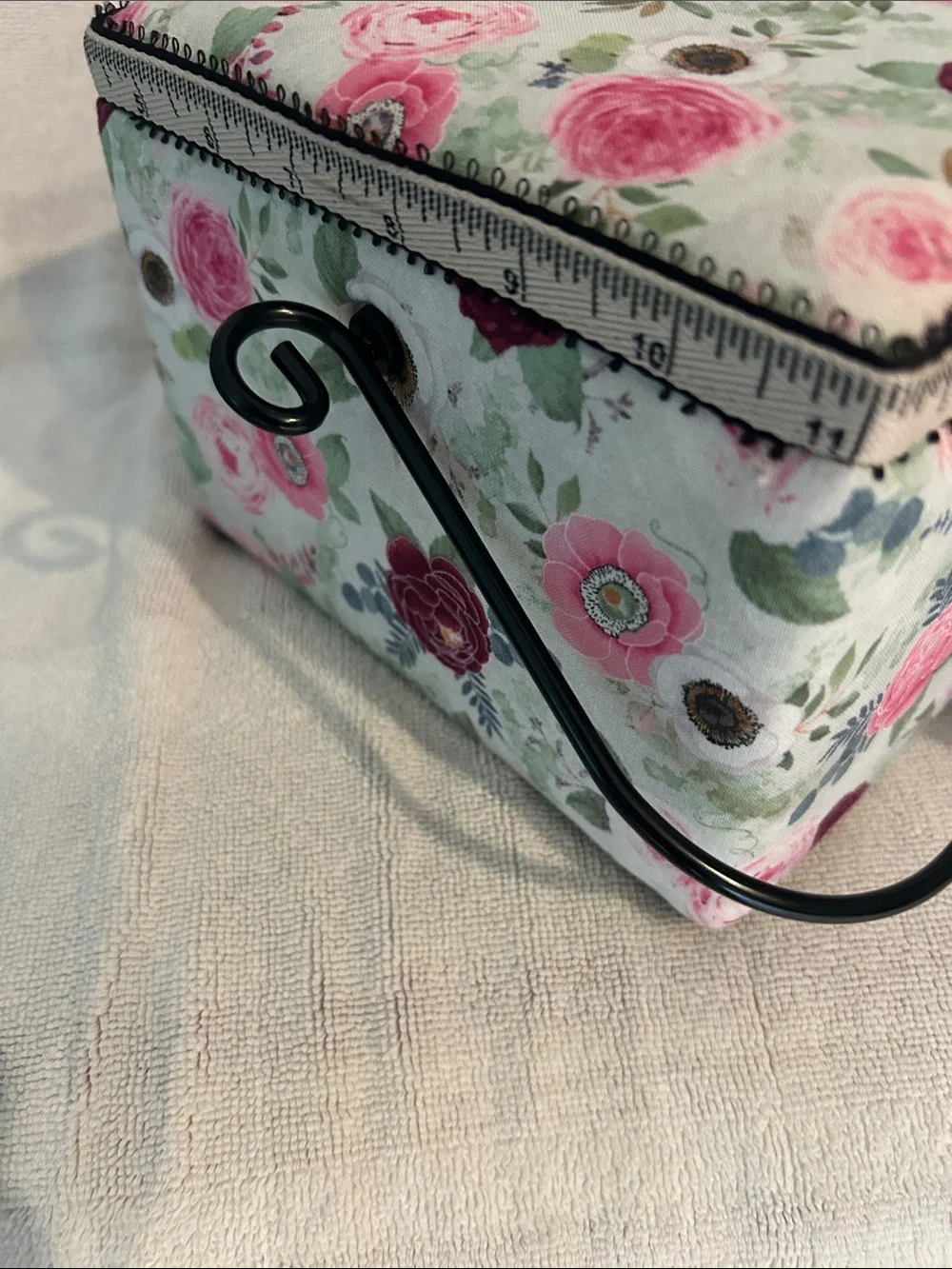 NWT Dritz sewing basket. Removable plastic tray. Black metal handle.